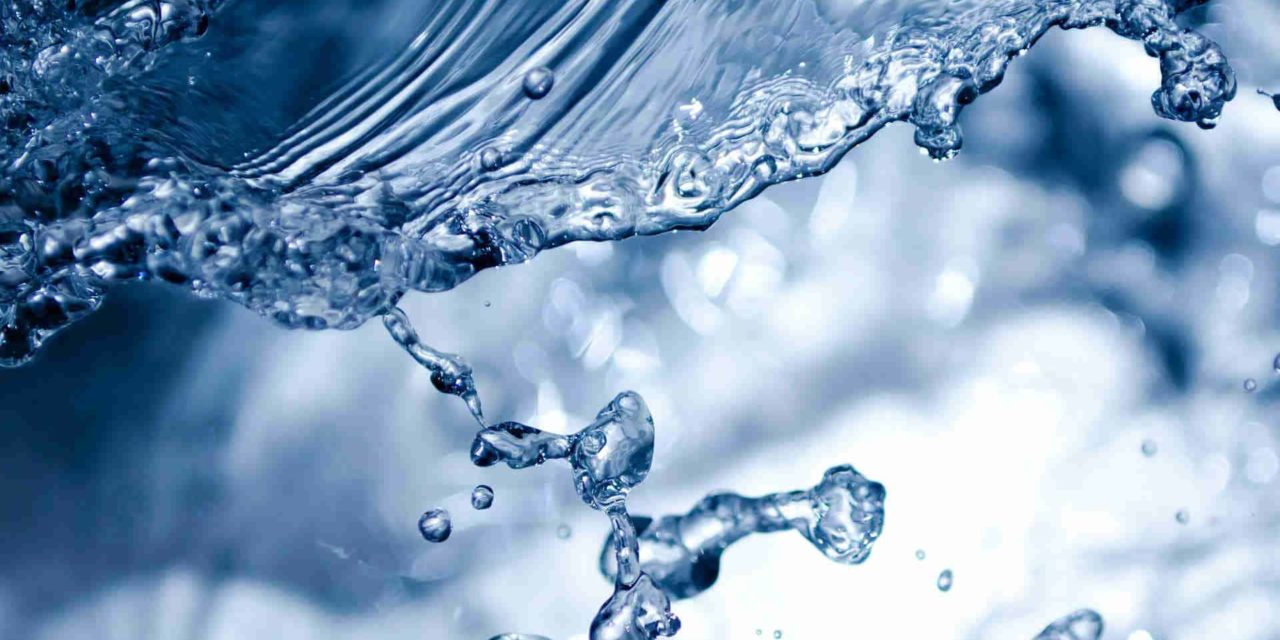 https://www.prattplumbers.com.au/wp-content/uploads/2019/06/splashing-splash-aqua-water-67843_7-optimized-image-1280x640.jpg